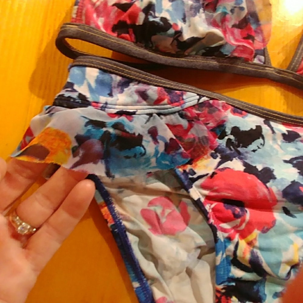 Beautiful Bikini - Picture 2 of 3